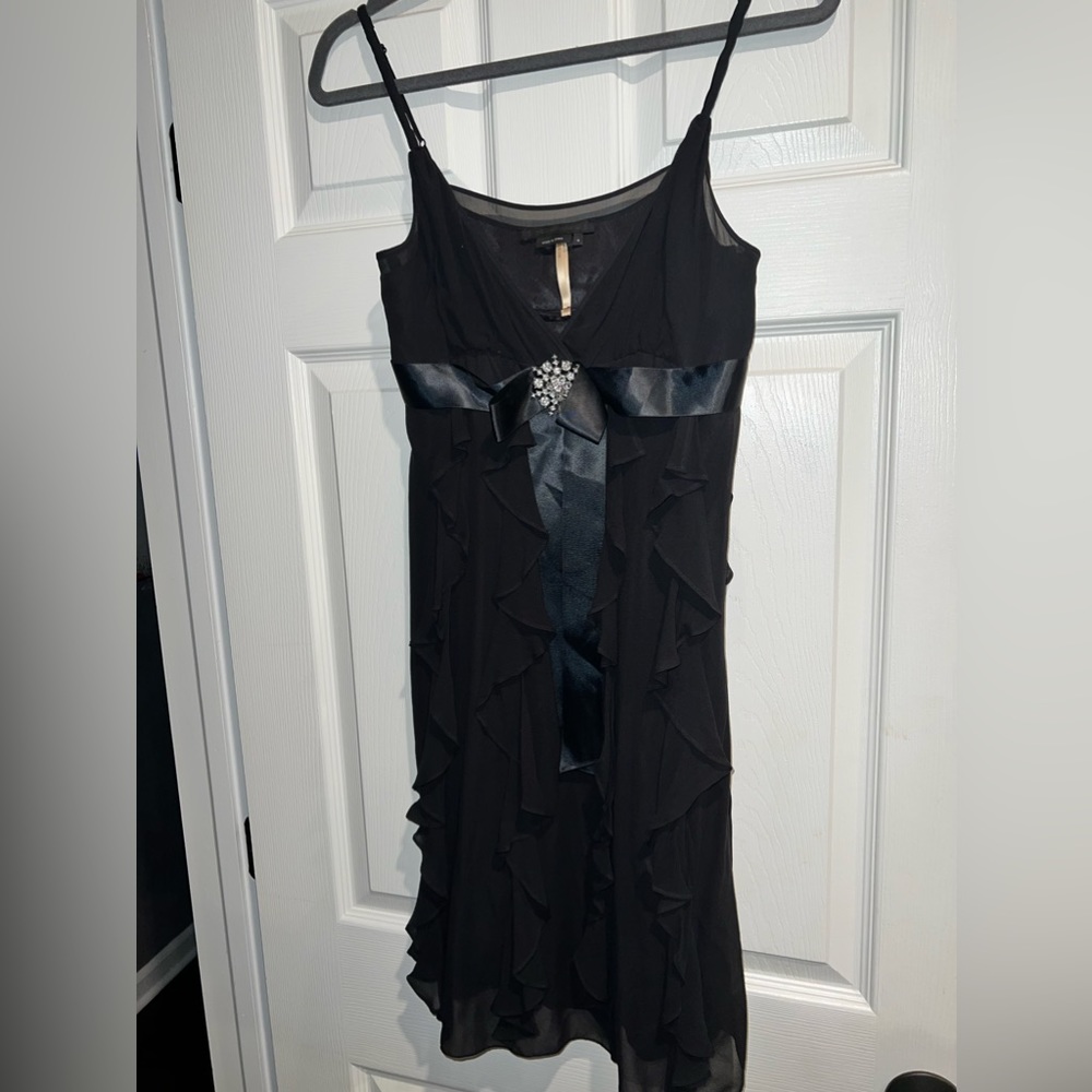 bcbgmaxazria size 4 black dress with adjustable straps and zipper on the side